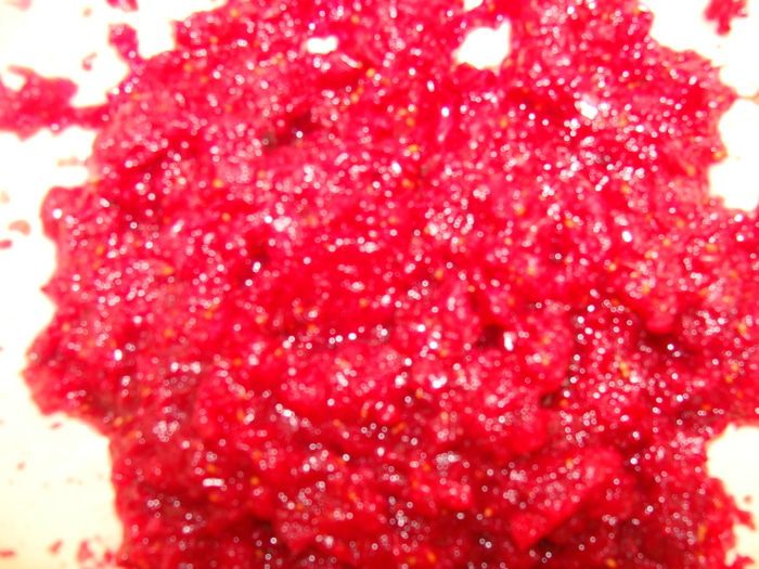 Сырные шарики с начинкой в ореховой панировке под &amp;quot;пьяной&amp;quot; клюквой