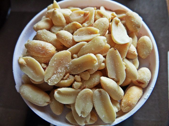 Пирог «Черешня в ореховом тесте»