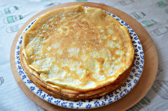 Закусочный блинный пирог с грибами и капустой