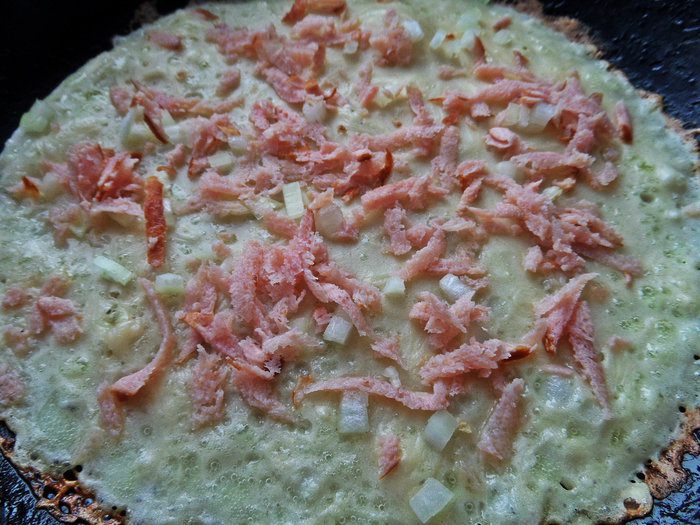 Блины с сыром и мясным припёком