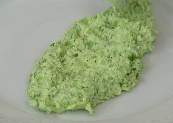 Маринованная ягнятина с артишоками и зеленым горошком