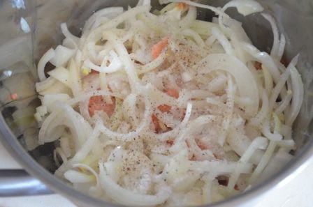 Воскресный пирог с красной рыбой и картофелем