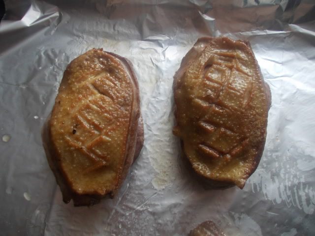 Утиная грудка с винно-карамельным луком