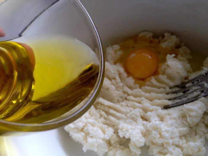 Творожные ватрушки с клубникой и штрейзелем