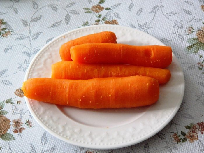 Салат из курицы с красным сладким перцем и морковью