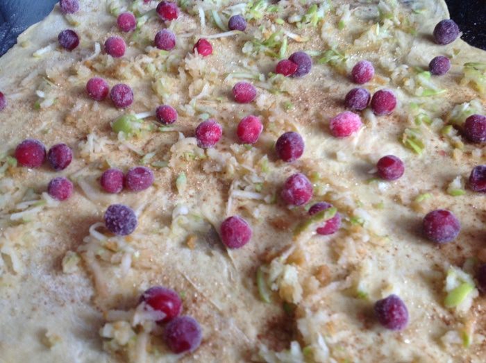 Постные яблочные булочки с клюквой