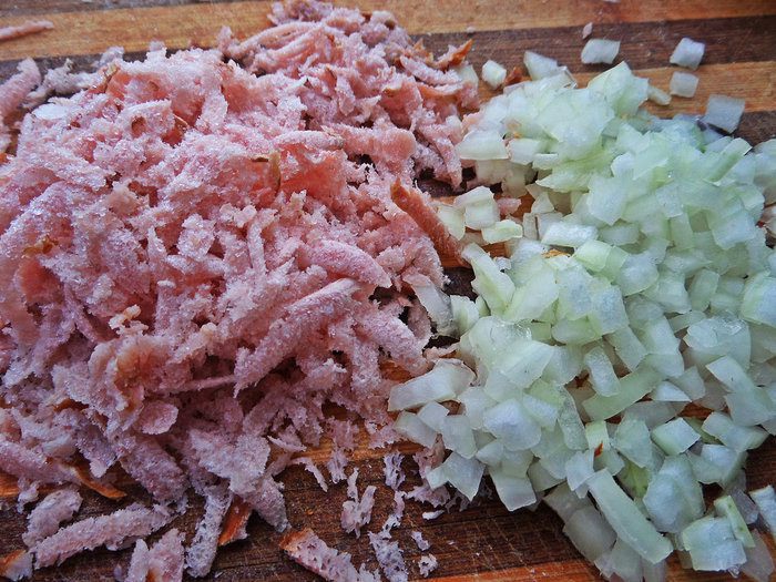 Блины с сыром и мясным припёком