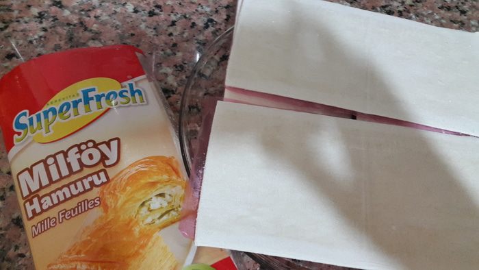 Пироги слоёные со шпинатом, листовой капустой и луком пореем