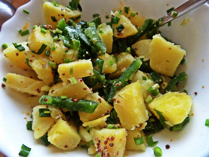 Лимонный картофель с луком