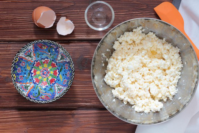 Сырники с вишневым соусом и корицей