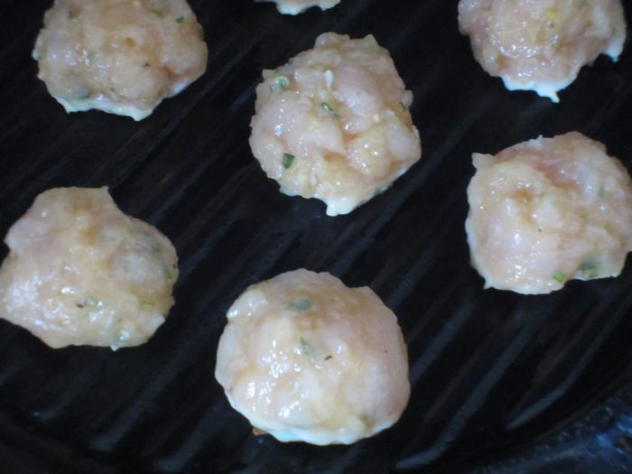 Овощной салат с куриными фрикадельками