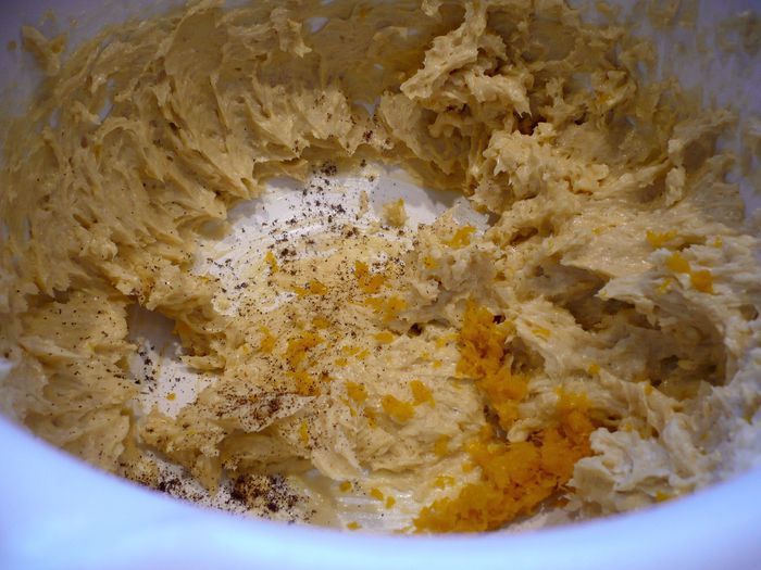 Апельсиновый пирог с белым шоколадом и клюквой