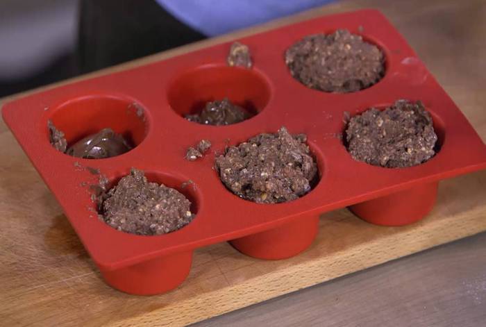Ореховые маффины с шоколадной начинкой 