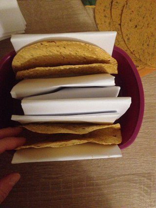 Кусочки курицы в индийской лепешке с манго и лаймовой заправкой