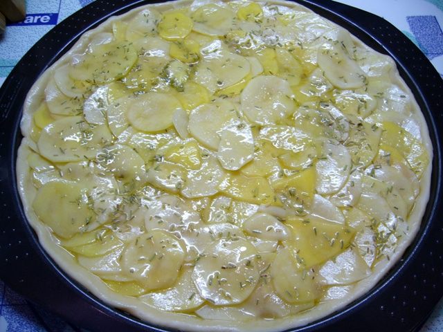 Постная пицца бьянка с розмарином и картофелем