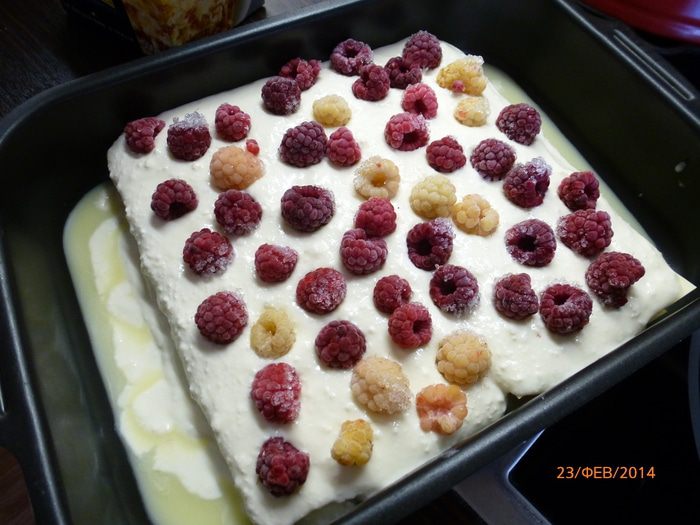 Лазанья с творогом и малиной