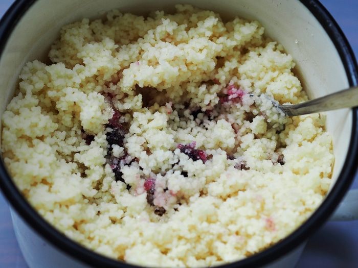 Мусс из кус-куса с ягодами и фруктами