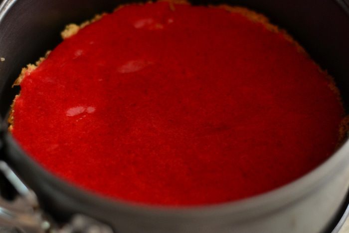 Медовый торт с малиновым мармеладом