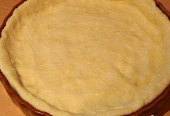 Летний торт с йогуртом и клубникой