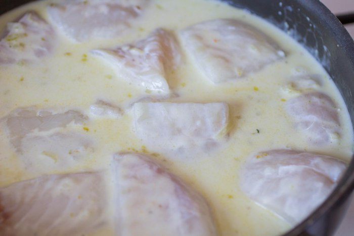 Треска в кокосовом молоке с лаймом и кинзой