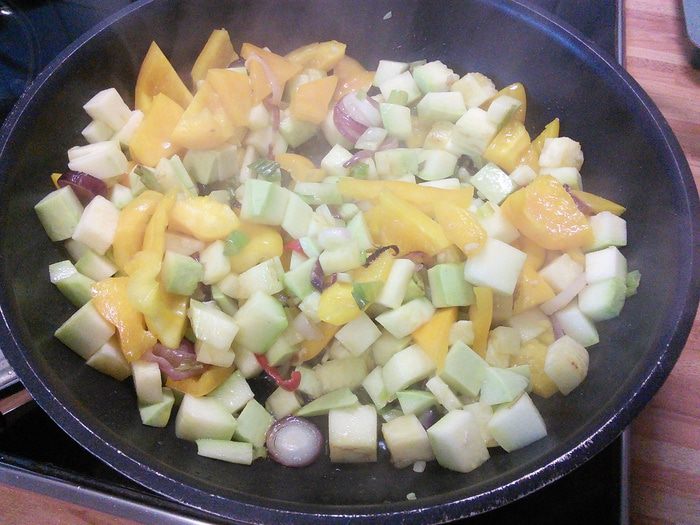 Рагу из лосося с перловкой под сырным суфле 