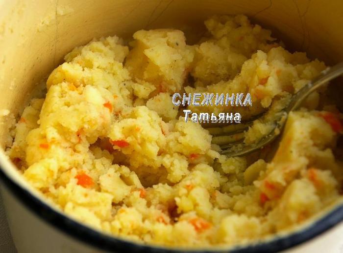 «Весенний букет» из картофельных крокетов на сливочно-морковной «подушке» 