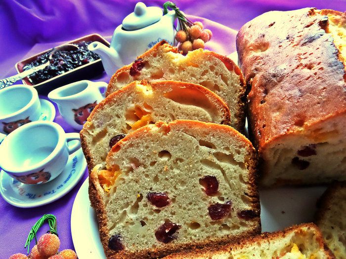 Кекс на сметане с мандаринами и клюквой