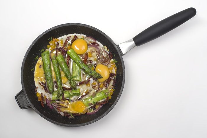 Яичница со спаржей
