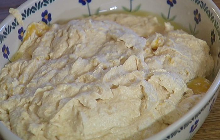 Бисквит с манго и кокосом 