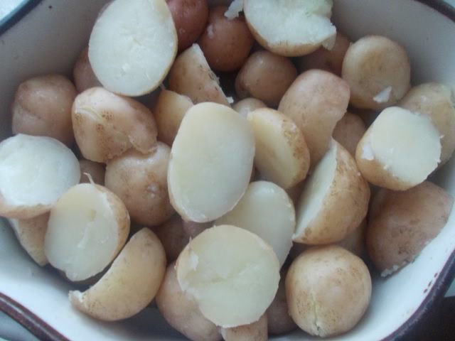 Молодой картофель с лимонно-зеленым маслом