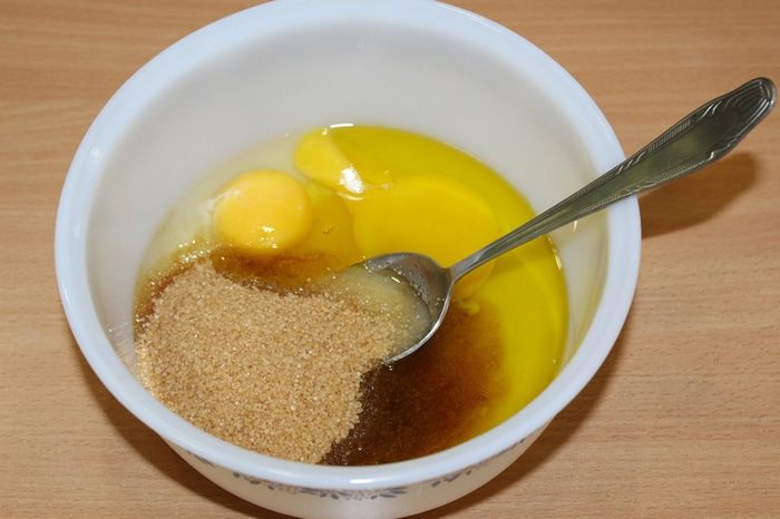 Пряный медовый пирог с яблоками