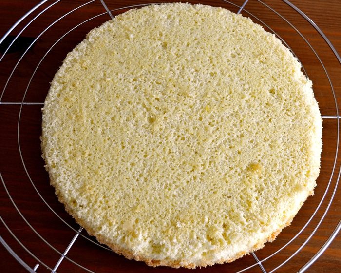 Блинный торт с бананами и шоколадным муссом