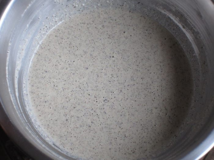 Блинчики на гречневой муке с куриной печенью и карамелизированным луком