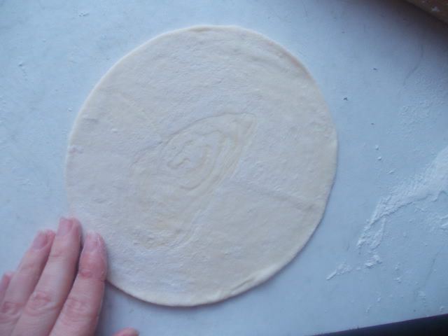 Мини-пироги с квашеной капустой и грибами