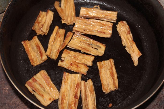 Фучжу с вишневым соусом