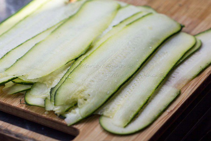 Лимонно-горчичные куриные шашлычки с рулетиками из цукини