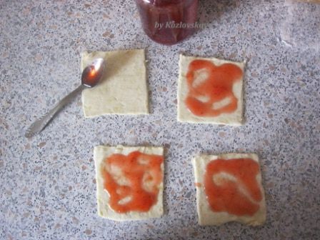 Кифлики слоеные (на виски)