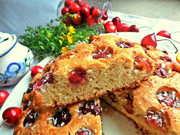 Пирог «Черешня в ореховом тесте»