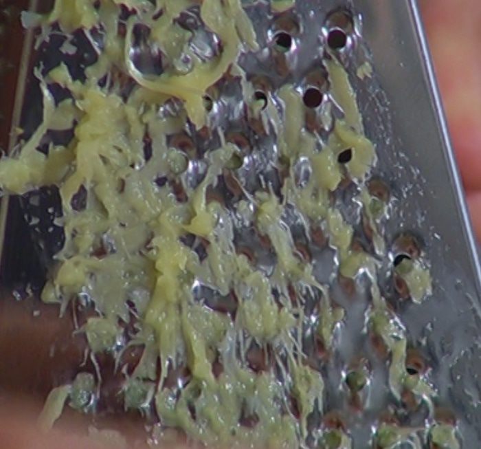 Бургеры с котлетками из тунца и авокадо 