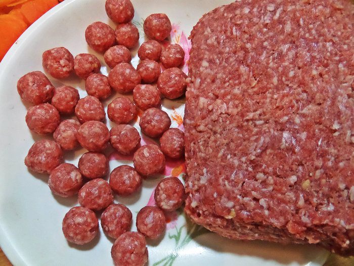 Суп  с фрикадельками и блинными роллами