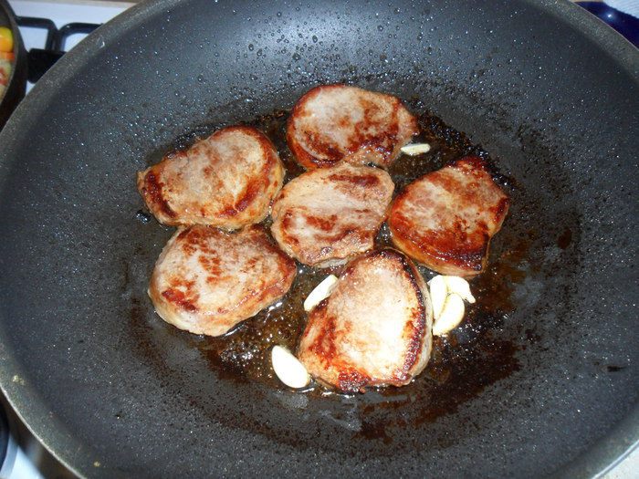 Свиные медальоны с кисло-сладким перцем