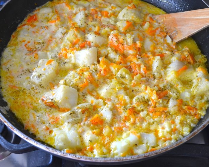 Рыба, тушенная с овощами
