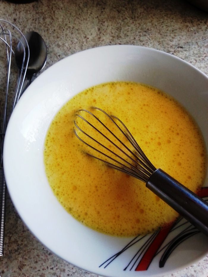 Блинчики с копченым окороком и вареным яйцом