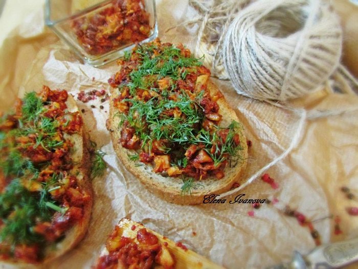 Хеннеброд (Хлеб с курицей)