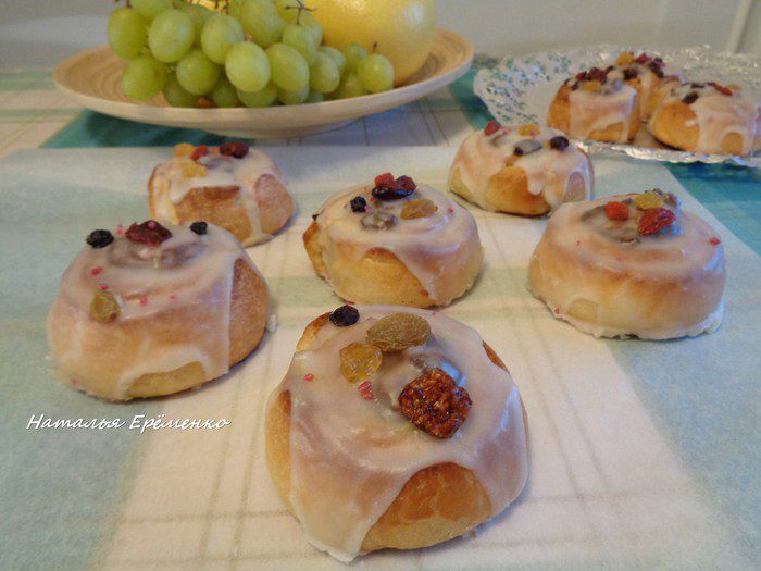 Булочки-улитки с изюмом и корицей
