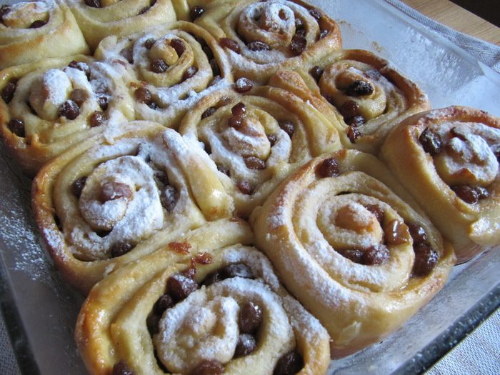 Булочки с изюмом