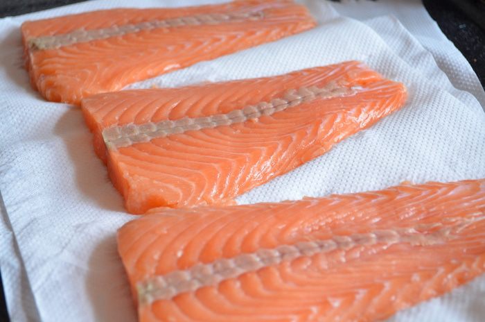 Семга с пряной карамелью и овощами