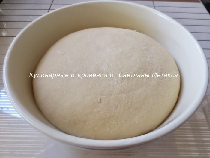 Пирожки с начинкой из картофельного пюре, лука и бекона
