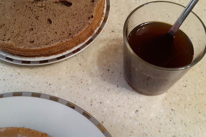 Бисквитный торт с вареной сгущенкой