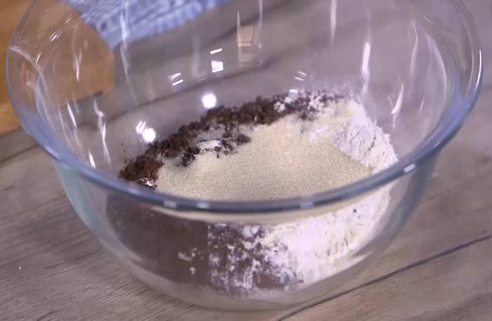 Ореховые маффины с шоколадной начинкой 